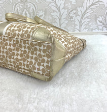 Load image into Gallery viewer, Coach Chelsea Heritage Stripe Signature Tote