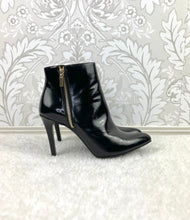 Load image into Gallery viewer, Lanvin Booties size 38.5