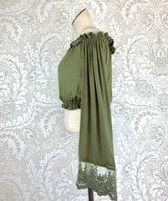 Load image into Gallery viewer, Tobi Off-shoulder Cropped Top size XS