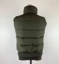 Load image into Gallery viewer, Banana Republic Feather Down Vest size XS