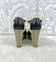 Load image into Gallery viewer, Rochas Wedged Sandals size 6