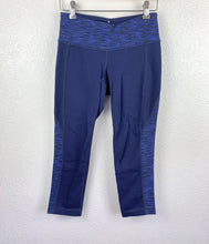 Load image into Gallery viewer, Athleta Capri Leggings size boots XS
