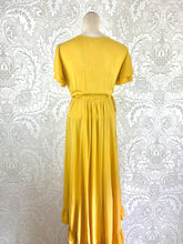 Load image into Gallery viewer, Sonja by Sonja Morgan Ruffled Wrap Dress size M