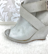 Load image into Gallery viewer, Masnada Distressed Leather Booties size 38