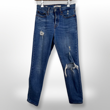 Load image into Gallery viewer, Levi “Wedgie” Distressed Jeans size 25