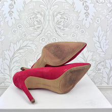 Load image into Gallery viewer, Vince Camuto Suede Pumps size 9.5
