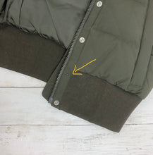 Load image into Gallery viewer, Banana Republic Feather Down Vest size XS