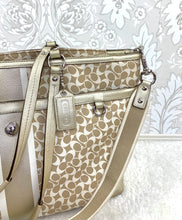 Load image into Gallery viewer, Coach Chelsea Heritage Stripe Signature Tote