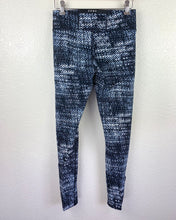 Load image into Gallery viewer, DKNY Sport Printed Workout Leggings size S
