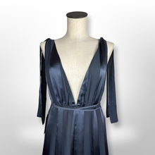 Load image into Gallery viewer, Forever 21 Maxi Gown size M