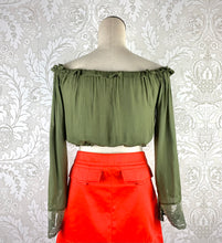Load image into Gallery viewer, Tobi Off-shoulder Cropped Top size XS