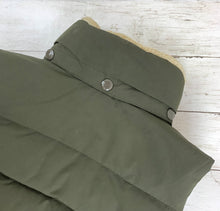 Load image into Gallery viewer, Banana Republic Feather Down Vest size XS