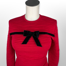 Load image into Gallery viewer, Valentino Wool Sweater size 6