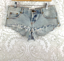 Load image into Gallery viewer, One Teaspoon Low Waist Medium Rise “Bonitas” Shorts size 29