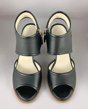 Load image into Gallery viewer, Kenneth Cole “Stacy” Leather Sandals size 6.5