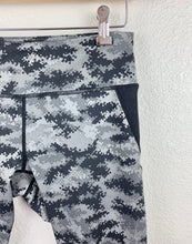 Load image into Gallery viewer, Reebok Capri Leggings size S