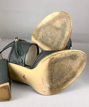 Load image into Gallery viewer, Kenneth Cole “Stacy” Leather Sandals size 6.5