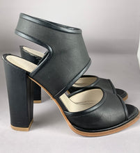 Load image into Gallery viewer, Kenneth Cole “Stacy” Leather Sandals size 6.5
