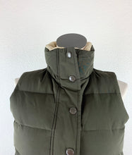 Load image into Gallery viewer, Banana Republic Feather Down Vest size XS