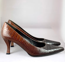 Load image into Gallery viewer, Stuart Weitzman “Tempo” Embossed Gator Pumps size 8
