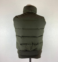 Load image into Gallery viewer, Banana Republic Feather Down Vest size XS
