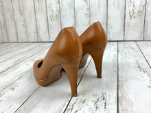 Load image into Gallery viewer, Sergio Rossi Round Toe Pumps size 34/4
