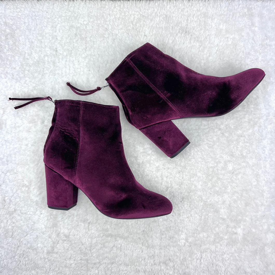 Steve Madden “Cynthiav” Velvet Boots size 9.5”