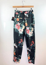Load image into Gallery viewer, Zara Floral Printed Pant size S
