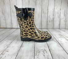 Load image into Gallery viewer, Capelli of NY Animal Print Rainboots size 8
