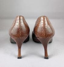 Load image into Gallery viewer, Stuart Weitzman “Tempo” Embossed Gator Pumps size 8
