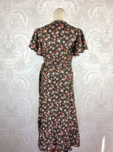 Load image into Gallery viewer, Shein Flowy S/S Dress size S
