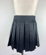 Load image into Gallery viewer, Ralph Lauren Rugby Sateen Pleated Skirt size 2
