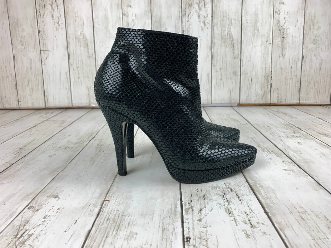 Steve Madden “Survey” Leather Snakeskin boots size 7.5
