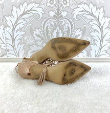 Load image into Gallery viewer, Marc Fisher Suede Pumps size 7.5
