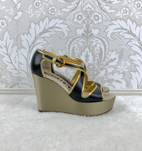 Load image into Gallery viewer, Rochas Wedged Sandals size 6
