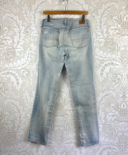 Load image into Gallery viewer, American Eagle Outfitters Skinny Jeans size 8R
