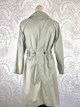 Load image into Gallery viewer, Marc by Marc Jacobs Trench Coat size XS
