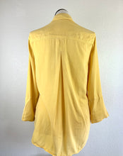 Load image into Gallery viewer, Chelsea &amp; Violet Buttondown Top size L
