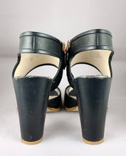 Load image into Gallery viewer, Kenneth Cole “Stacy” Leather Sandals size 6.5

