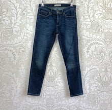 Load image into Gallery viewer, Banana Republic Skinny Ankle Denim size 24P
