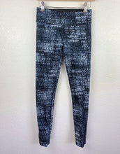 Load image into Gallery viewer, DKNY Sport Printed Workout Leggings size S
