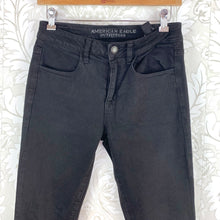 Load image into Gallery viewer, American Eagle Stretch Skinny Jeans size 6
