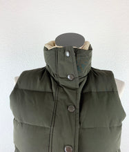 Load image into Gallery viewer, Banana Republic Feather Down Vest size XS
